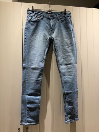 Pantalon HOLLISTER chico vaquero (sin rotos ni des de segunda mano por 20  EUR en Barcelona en WALLAPOP