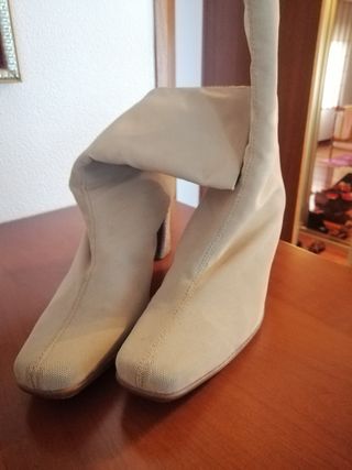Botín calcetín beige número 37 de segunda mano por 5 EUR en Santiago de  Compostela en WALLAPOP