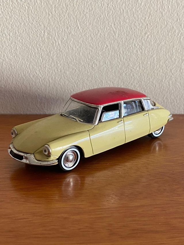 Antiguo Citroen DS 19