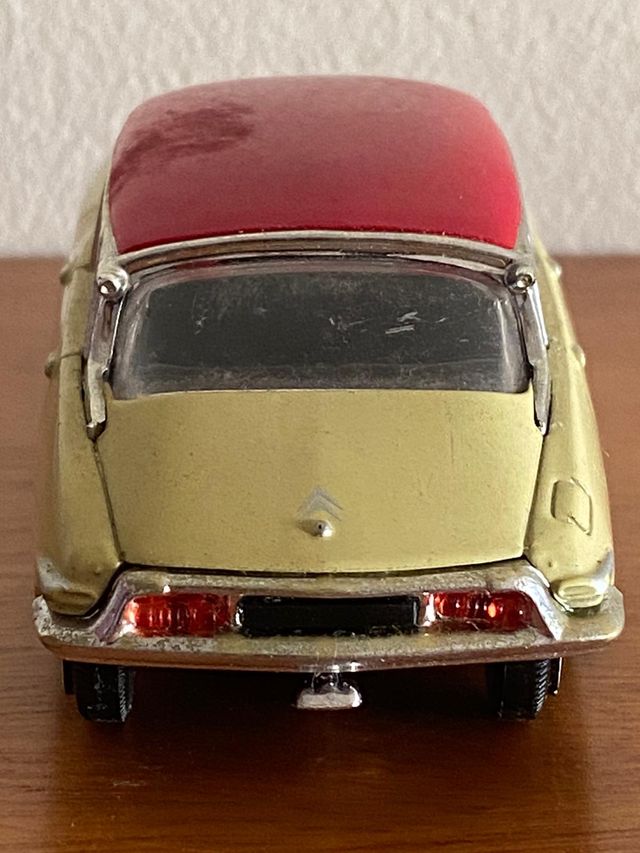 Antiguo Citroen DS 19