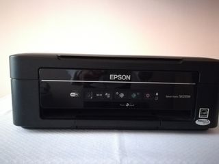 Impresora Epson SX235W y 5 cartuchos de tinta de segunda mano por 60 EUR en  Lloret de Mar en WALLAPOP