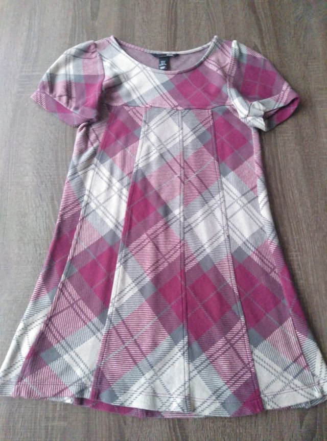 Se vende vestido H&M sin estrenar. Talla XS.