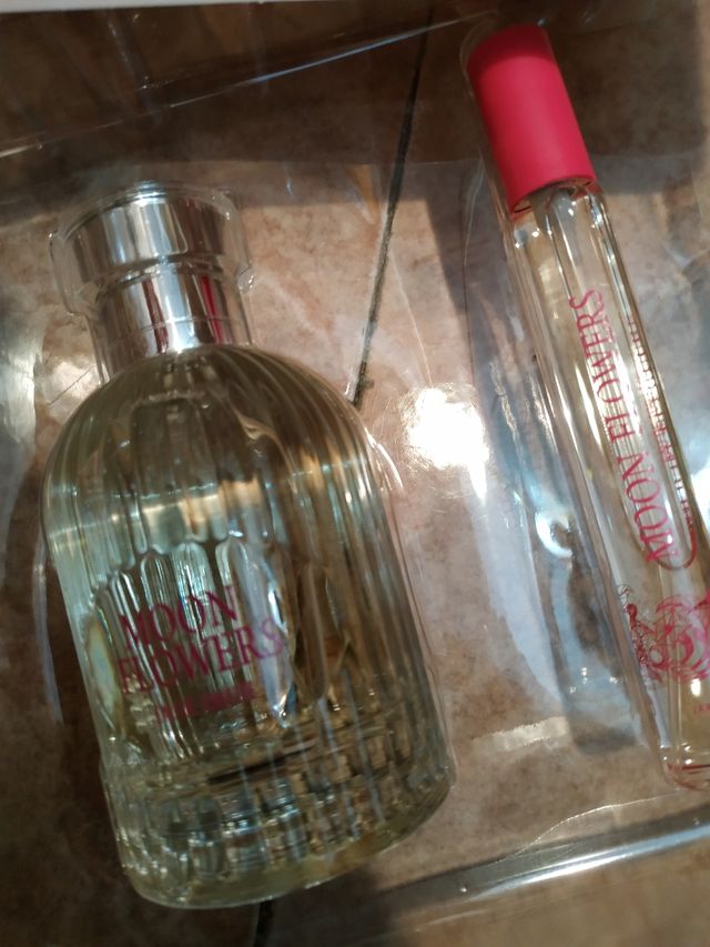 colonia Moon flowers