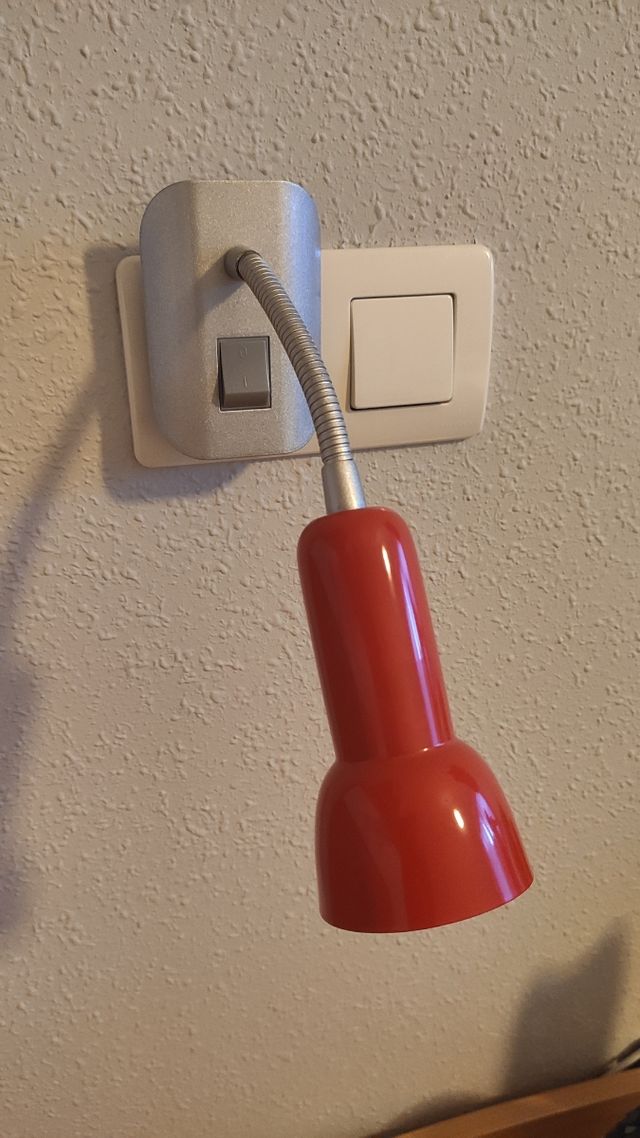 2 Lámparas rojas plafón para pared y enchufe de segunda mano por 15