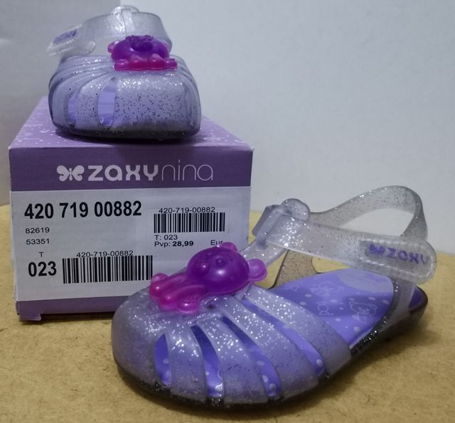 Zapatos cangrejeras número 23 color morado