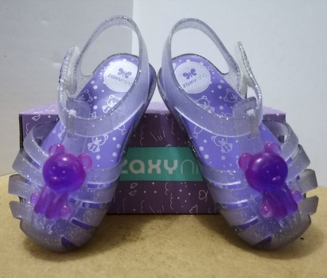 Zapatos cangrejeras número 23 color morado