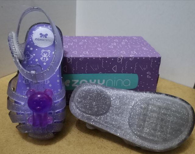 Zapatos cangrejeras número 23 color morado