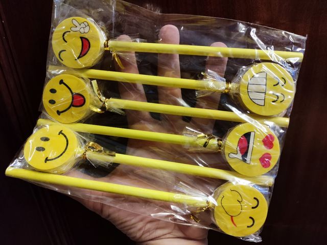 lápices con goma de borrar emoticon emojis