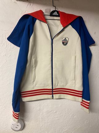 CHAQUETA UNISEX ADIDAS CON GORRO T. 38 M de segunda mano por 28 EUR en  Terrassa en WALLAPOP
