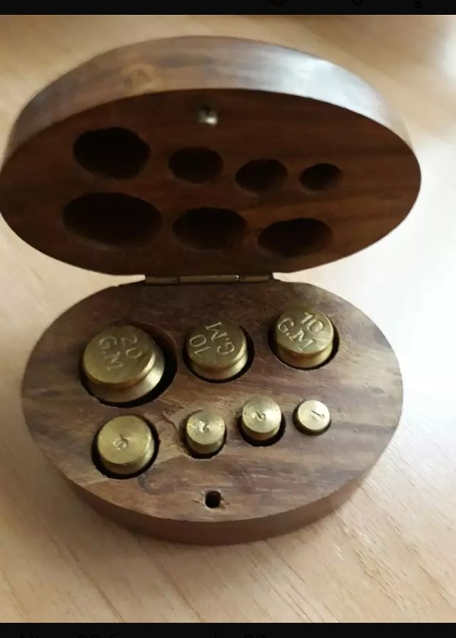 Balanza madera antigua 