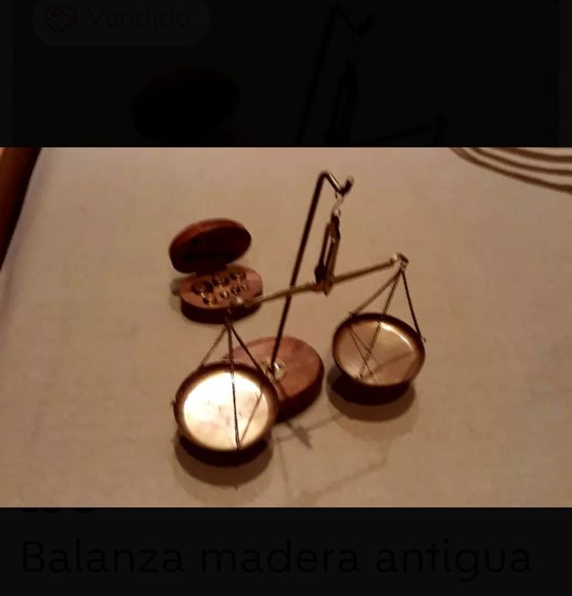 Balanza madera antigua 