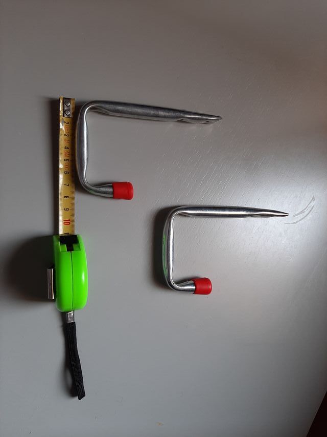 Ganchos cuelgatodo pequeños