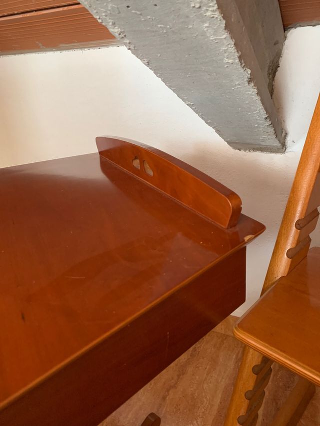 Mesita giratoria con cajón