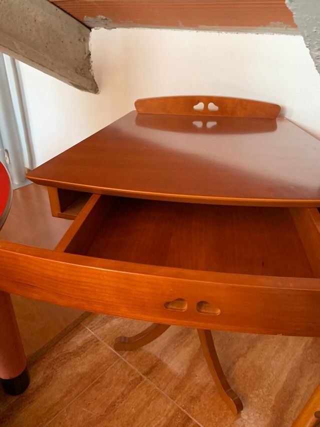 Mesita giratoria con cajón