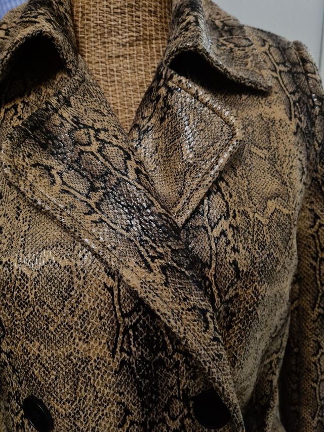 Gabardina serpiente