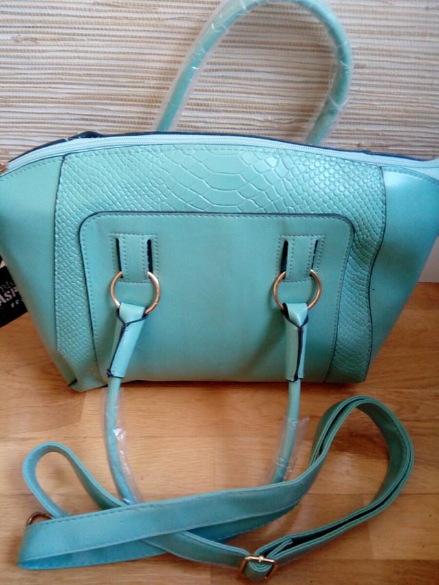 Bolso Verde nuevo a estrenar pir 15 euros