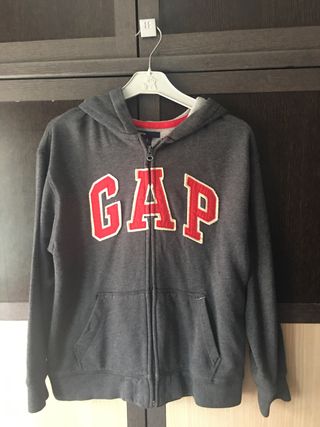 Sudadera GAP original de segunda mano por 12 EUR en Madrid en WALLAPOP