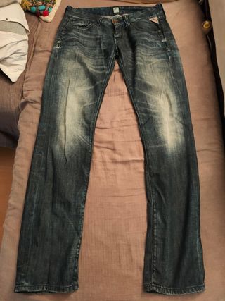 Tejanos mujer Replay t.38 de segunda mano por 35 EUR en Banyoles en WALLAPOP