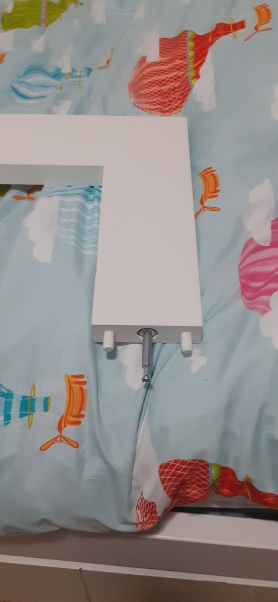 Barrera  para cama  de madera maciza blanca.