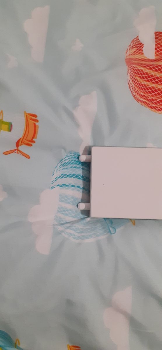 Barrera  para cama  de madera maciza blanca.