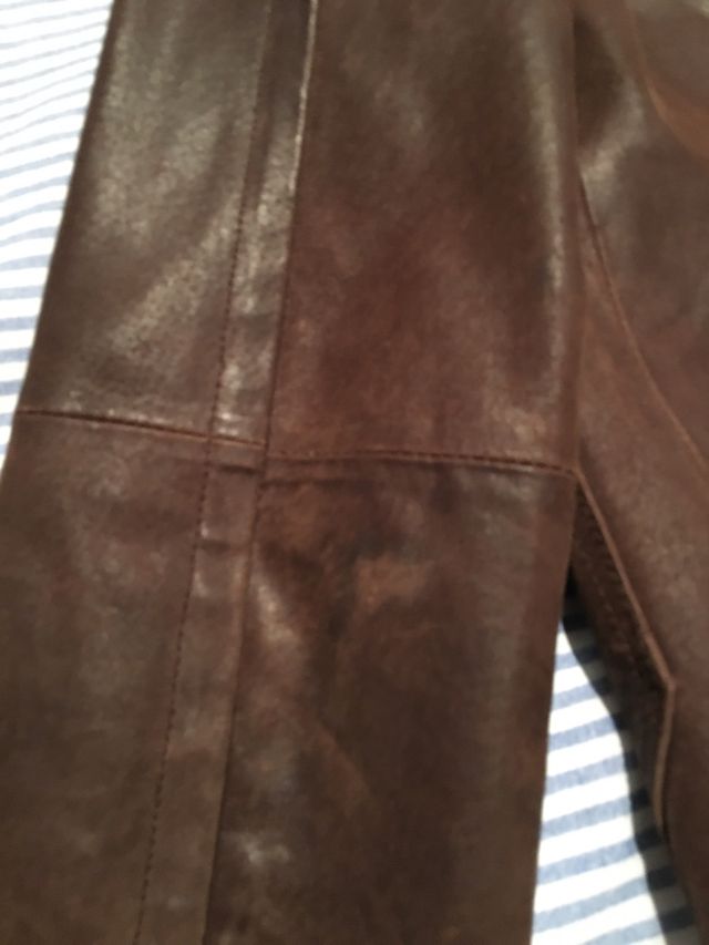 Chaqueta cuero marron de chica. Muy bonita