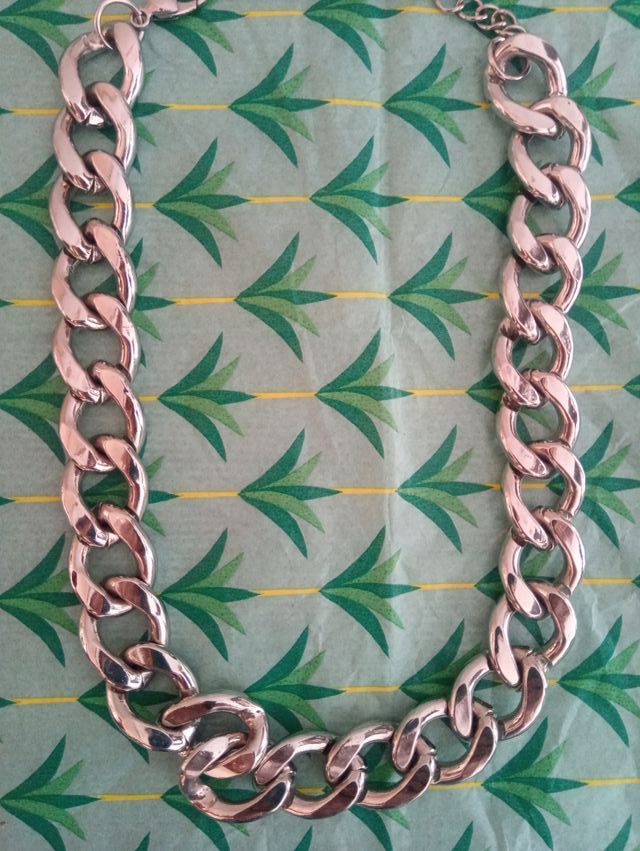 Collar Y2K de cadena metal de Stradivarius