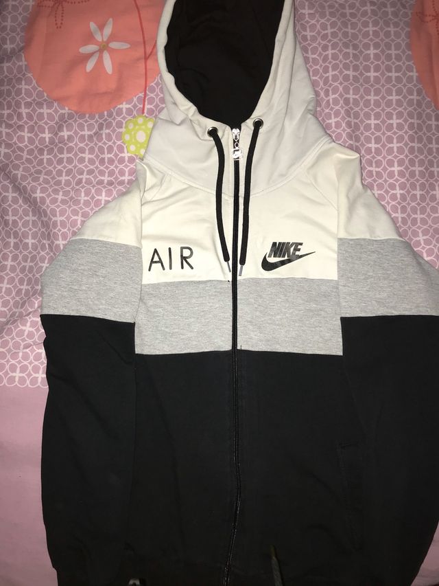 Asombrosamente legislación tanque Chaqueta nike negra blanca y gris de segunda mano por 25 € en Madrid en WALLAPOP Asombrosamente legislación tanque Chaqueta nike negra blanca y gris de segunda mano por 25 € en Madrid en WALLAPOP
