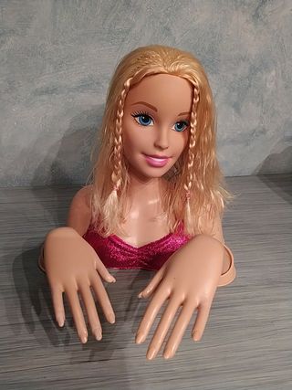 busto barbie maquillaje