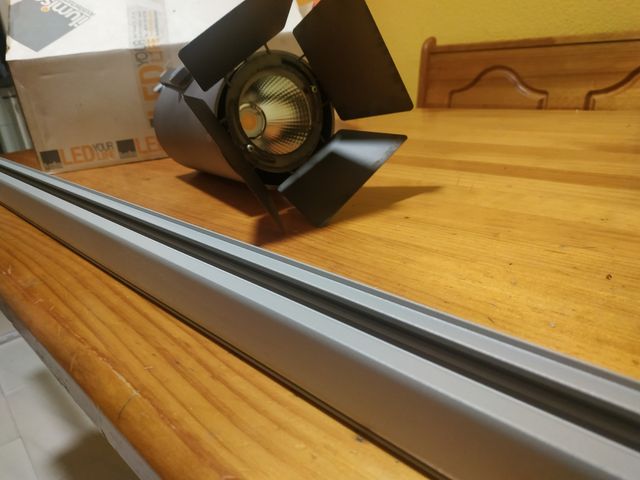 2 Focos led carril ilumisa + 1,3 MTS carril