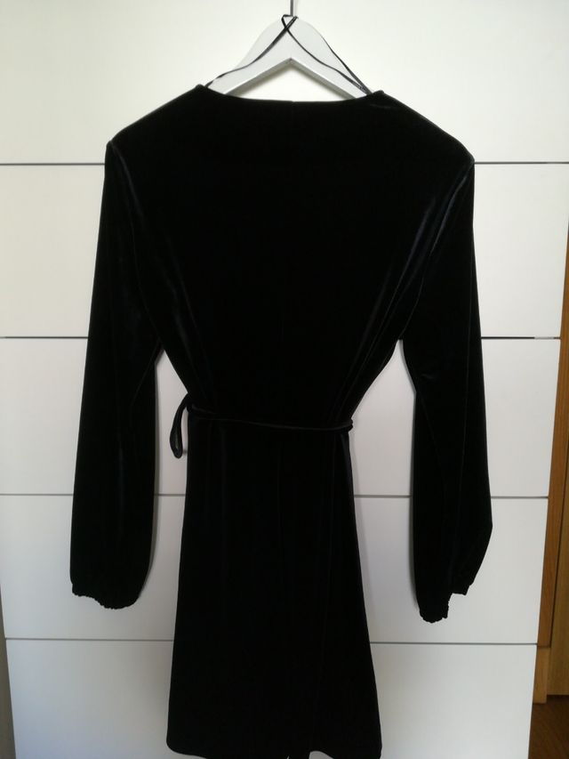 Vestido terciopelo negro ZARA nuevo.
