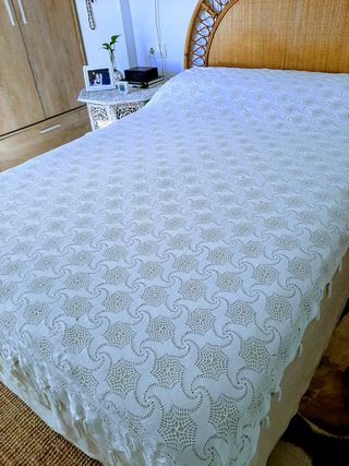 Colcha de Ganchillo de segunda mano en Palma de Mallorca en Colcha antigua de algodón de segunda mano por 40 € en Palma