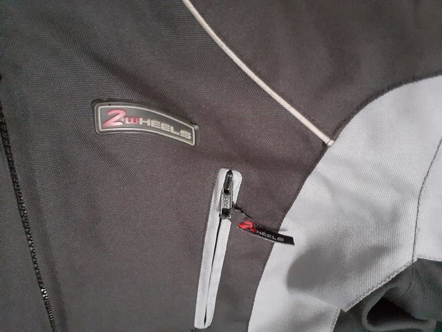 Chaqueta Motera de mujer, marca HEELS.