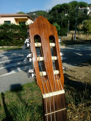 Guitarra Casa Parramón de segunda mano por 220 EUR en Lloret de Mar en  WALLAPOP