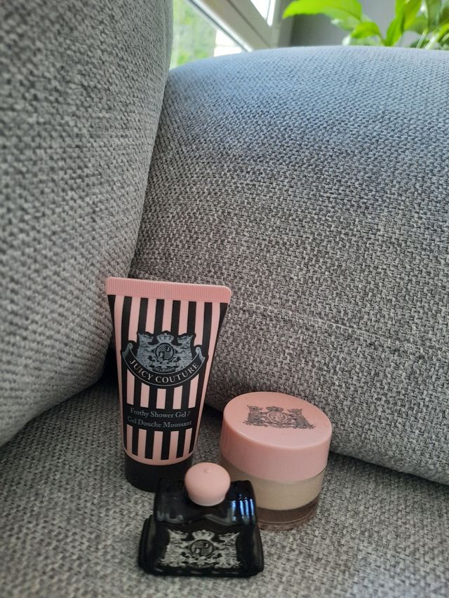Lote Perfume miniatura Juicy Couture.