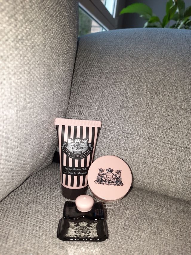 Lote Perfume miniatura Juicy Couture.