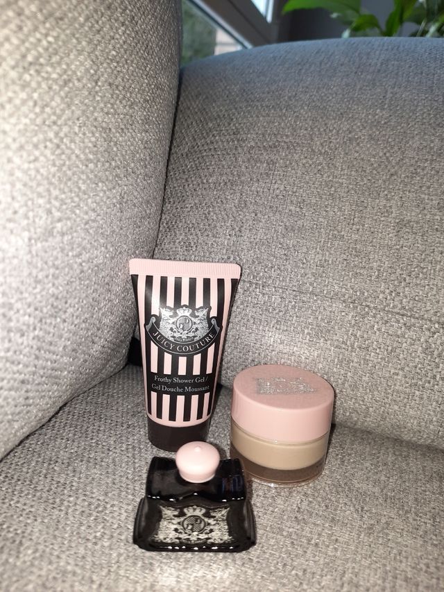 Lote Perfume miniatura Juicy Couture.