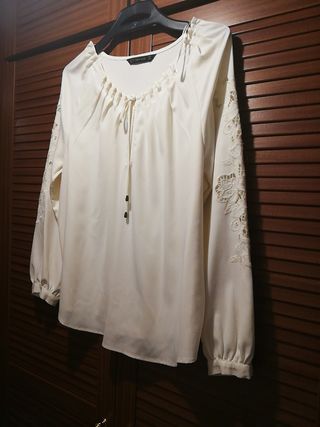 Blusa Mango blanca de segunda mano en la provincia de Cuenca Blusa Mango blanca de segunda mano en la provincia de