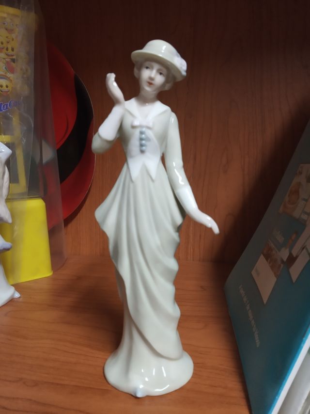Lote-Colección de Figuras de porcelana..