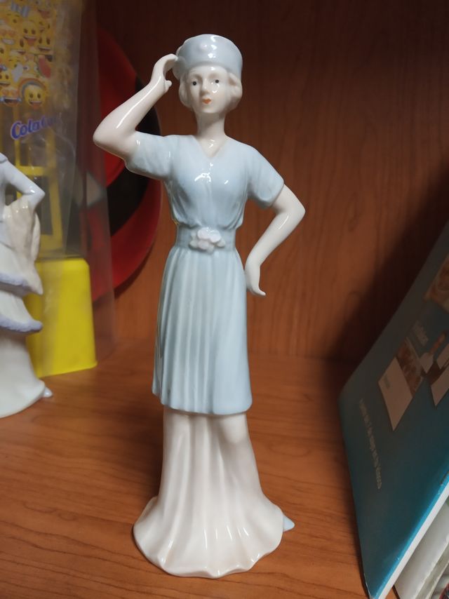 Lote-Colección de Figuras de porcelana..