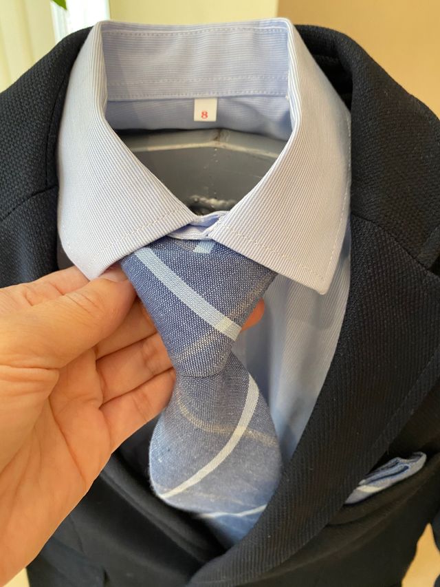 Americana, camisa, corbata y pañuelo de comunion.