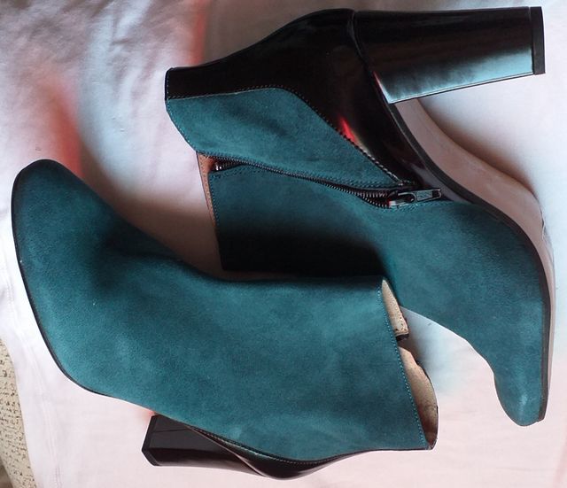 Botines en verde y negro, talla 41