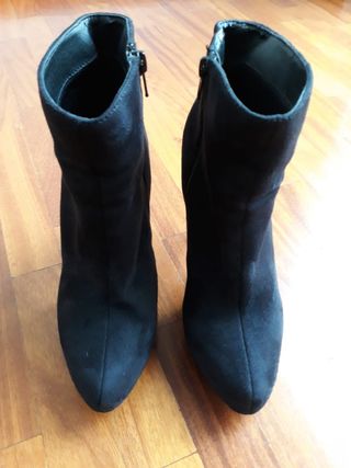 Botín tacón Fino. Marca MaryPaz. Talla 37 de segunda mano por 8 EUR en  Sabadell en WALLAPOP