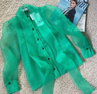 AGOTADA Camisa organza lazo Zara de segunda mano por 29 EUR en Madrid en  WALLAPOP