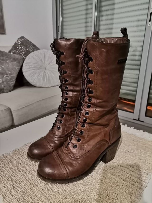 Botes de pell/Botas de piel