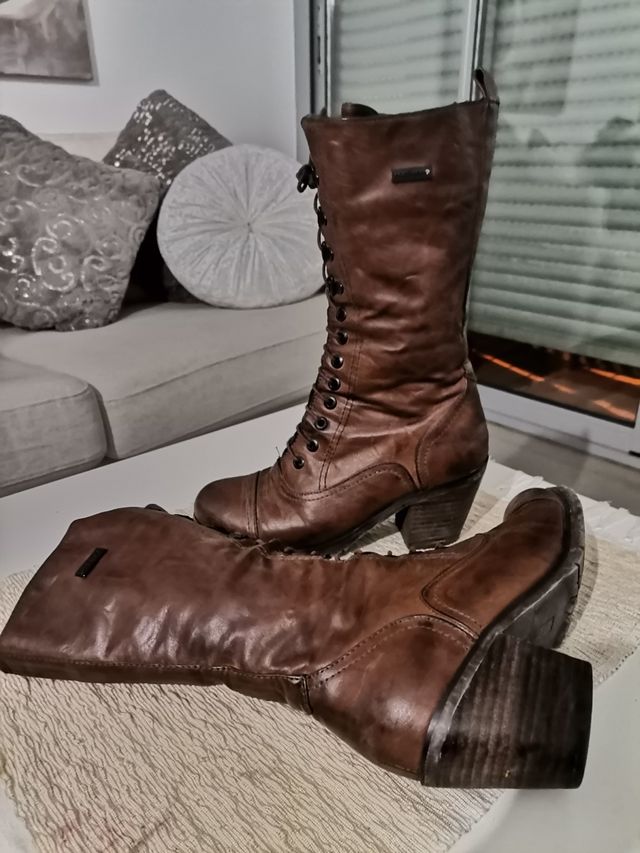 Botes de pell/Botas de piel