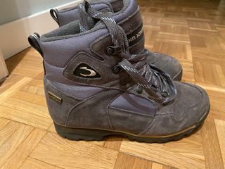 Botas John Smith 37 de segunda mano por 15 EUR en Sevilla en WALLAPOP