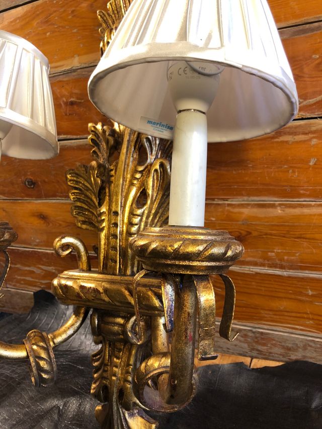 Aplique lámpara madera dorada años 50 .