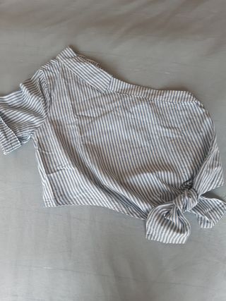 Blusa Zara blanca de segunda mano en Alcorcón en WALLAPOP Blusa con escote barco blanca Zara de segunda mano por 15
