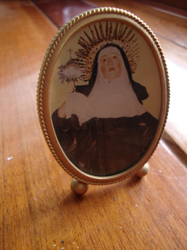 MARCO PEQUEÑO OVALADO DORADO ANTIGUO