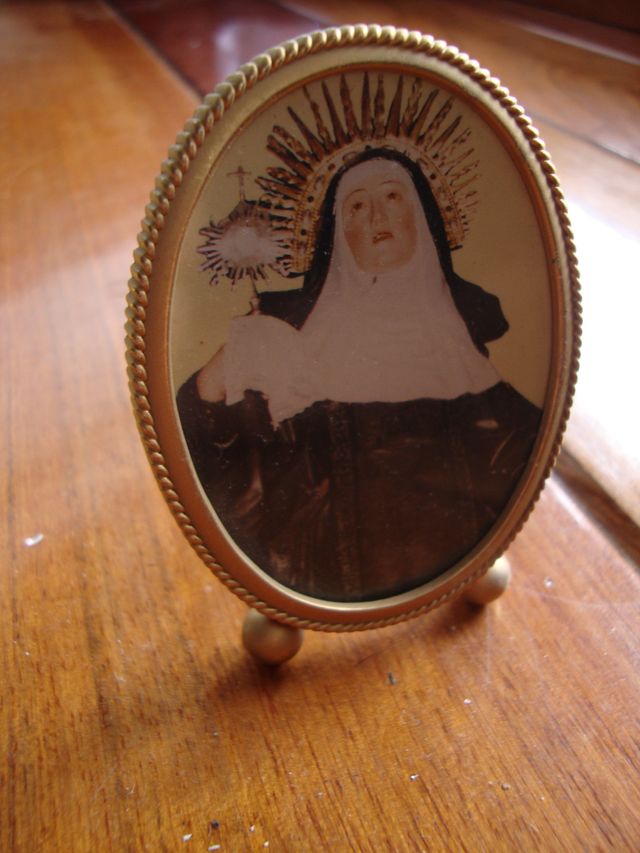 MARCO PEQUEÑO OVALADO DORADO ANTIGUO